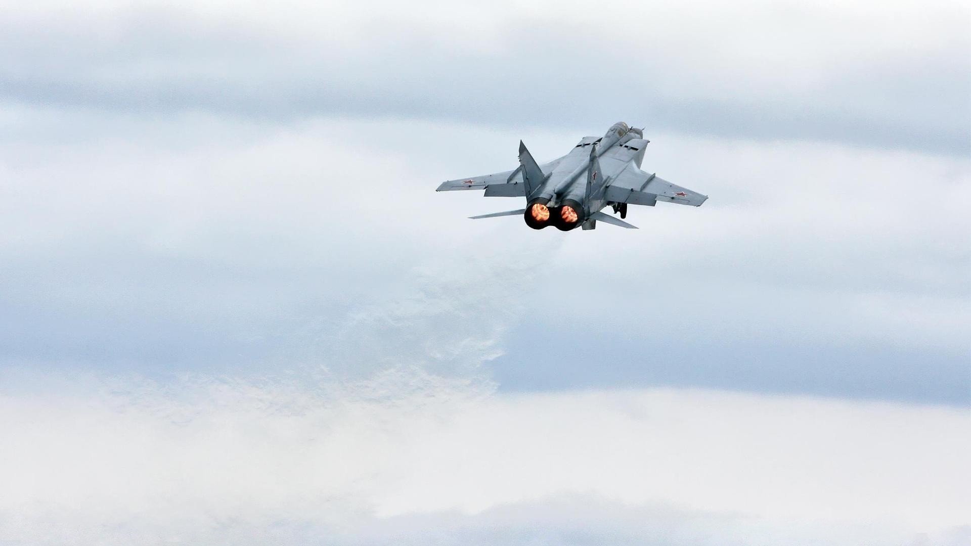 欧冠焦点战：巨星对决引爆全场，欧冠 集锦