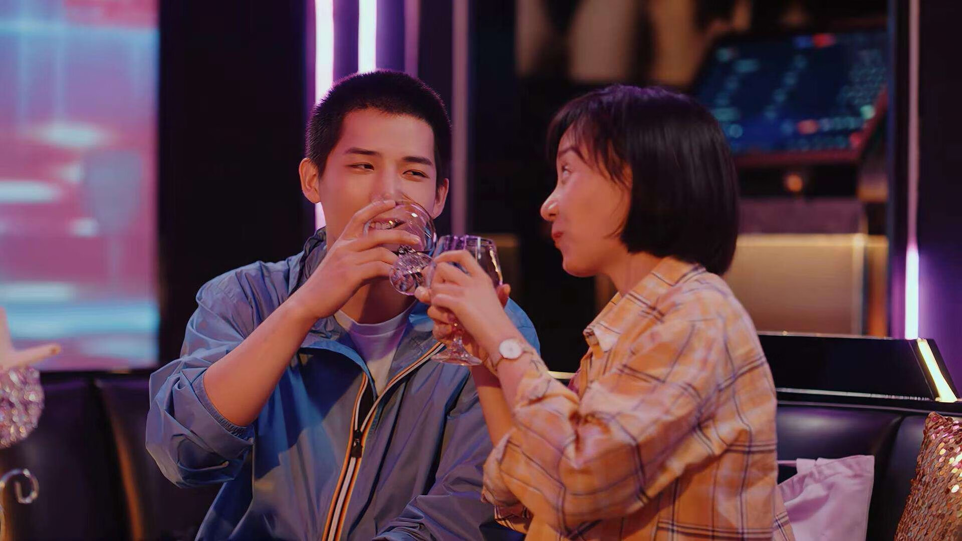 AYX官网-西甲星战燃烧：精彩突破与精彩守门！