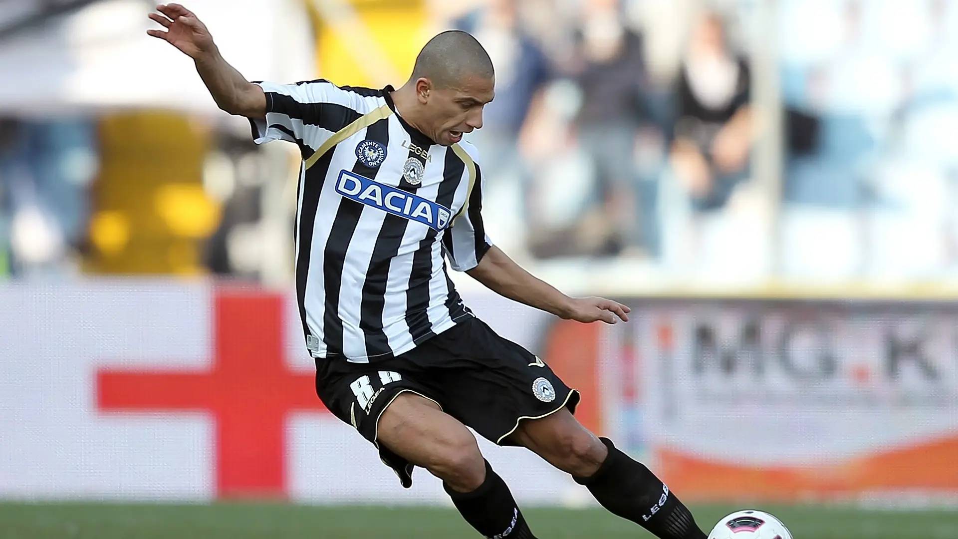 关于爱游戏体育：意甲恩波利的转会策略与球队重建的信息