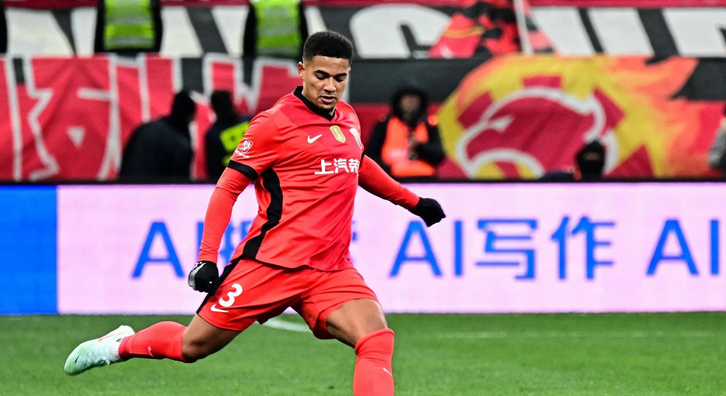 包含爱游戏APP:归化球员洛国富对中国国家队的战术贡献评估的词条