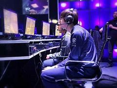 "爱游戏入口:电竞与心理健康：如何应对选手的压力"