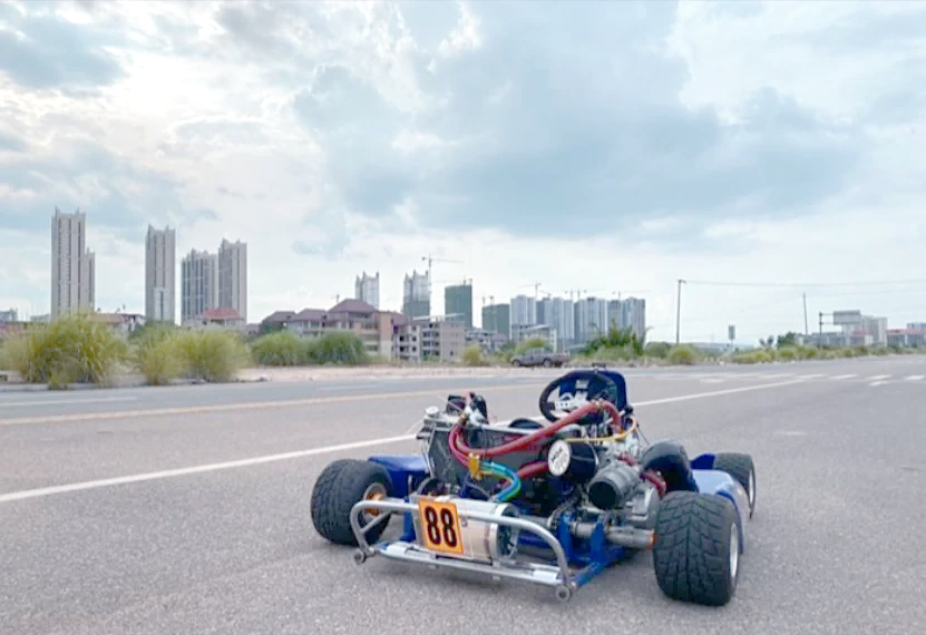 爱游戏:场地赛车，弯道超车惊险刺激的简单介绍